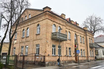 Lietuvos kultūros vertybių sąraše rasime įrašą apie Panevėžio centre, Vasario 16-osios gatvėje, stūksantį geltonų plytų mūrą.