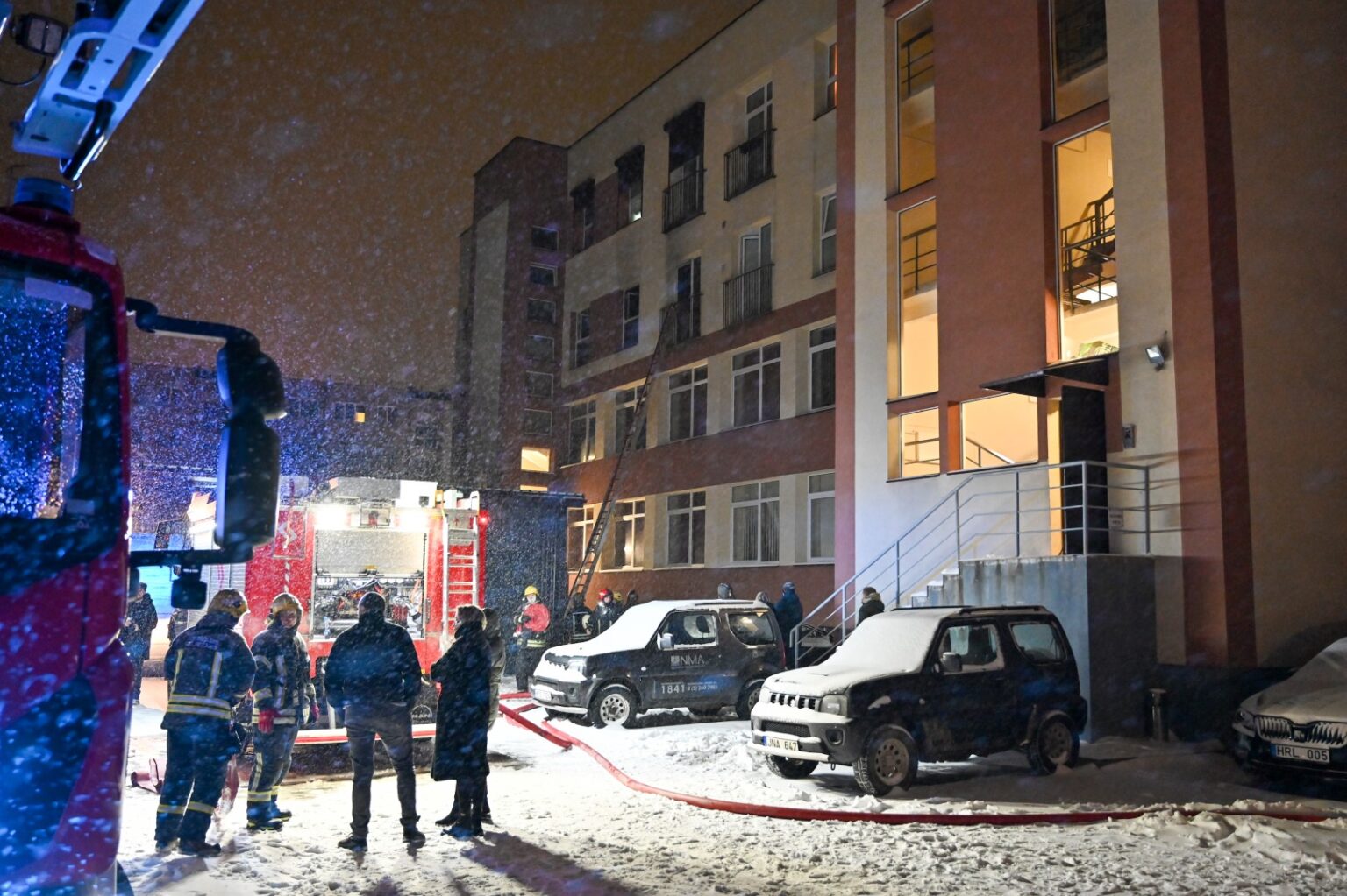 Šiandien 21.14 val. Bendrajame pagalbos centre skubios pagalbos tarnybų ryšio numeriu 112 gautas pranešimas apie tai, kad Panevėžio mieste, Katedros g. dega pastatas, evakuojami žmonės.