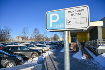 Panevėžietė senjorė, į Konsultacijų polikliniką A. Jakšto gatvėje atvežusi sunkiai vaikštančią ligonę, tapo pažeidėja ne savo noru.