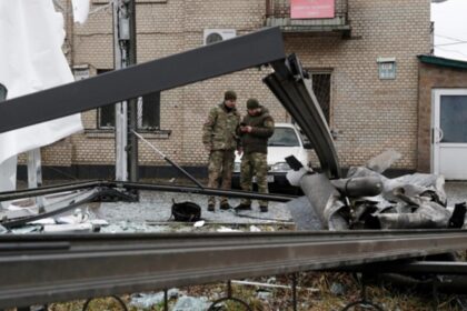 „Netikėkit, kad Doneckas vėl nori tapti Ukrainos dalimi – jo gyventojams Kyjivas yra tapęs nesutaikomu priešu“, – atsidūsta ukrainietė Tania, į Kyjivą atvykusi iš Rusijos okupuoto Donecko regiono.