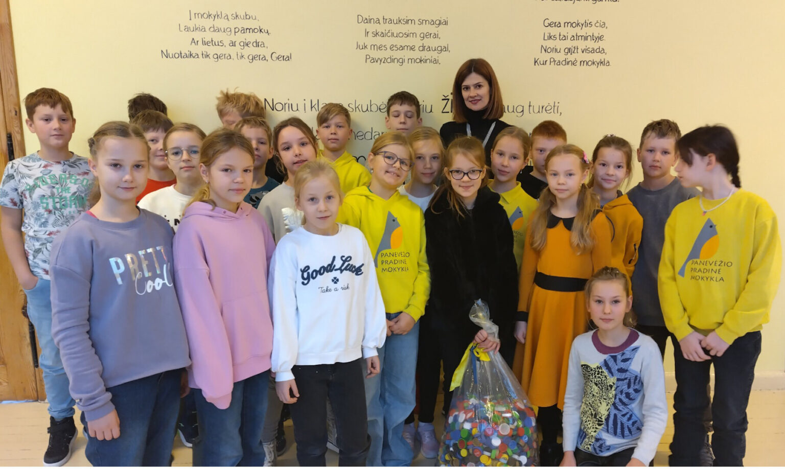 Prieš dešimtmetį, kai Rusija nuo Ukrainos atplėšė Krymą bei Donbasą, užpultoje šalyje masiškai pradėti rinkti plastikinių butelių kamšteliai.