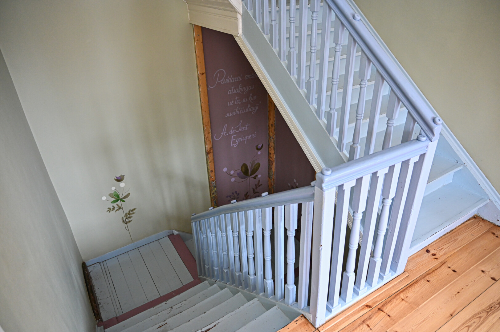 Č. Petraškevičiaus viloje originalių interjero detalių išliko nedaug – tik laiptai, medinės sijos, dar keletas dalykų. P. Židonio nuotr.