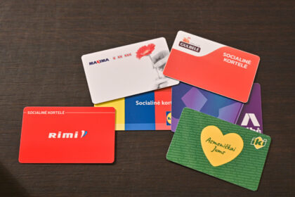 Maisto paketus gaudavusiems panevėžiečiams jau dalijamos socialinės kortelės, su kuriomis parduotuvėje galės įsigyti to, ko jiems iš tikrųjų reikia.