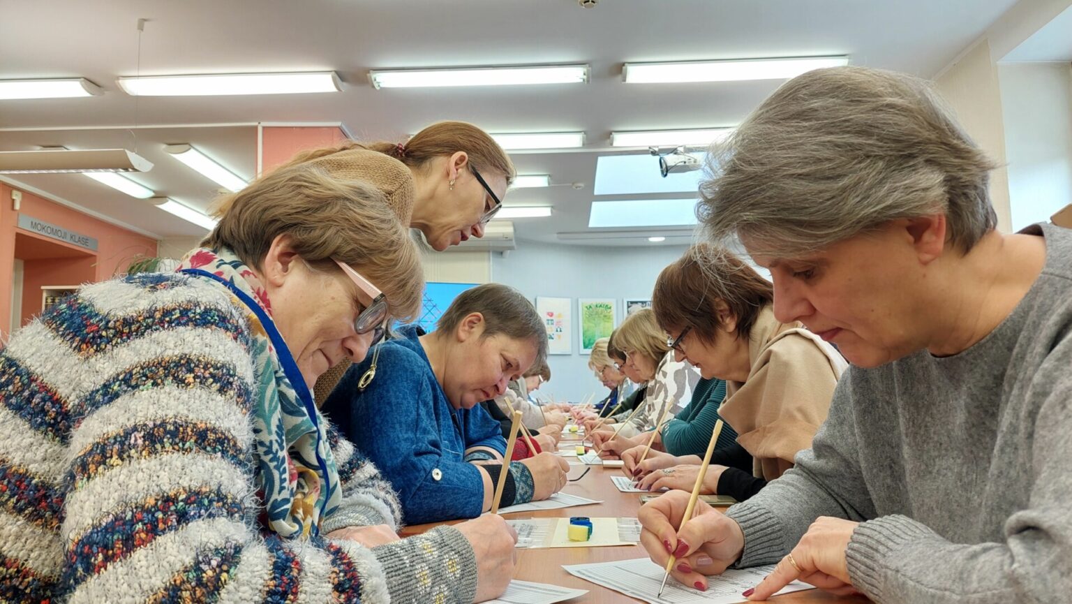 Terminą „kaligrafija“ esame girdėję visi, tačiau kartais sunku įsivaizduoti, kas už jo slepiasi. Rašymo istorija, naujų stilių paieškos ar tiesiog daili rašysena?