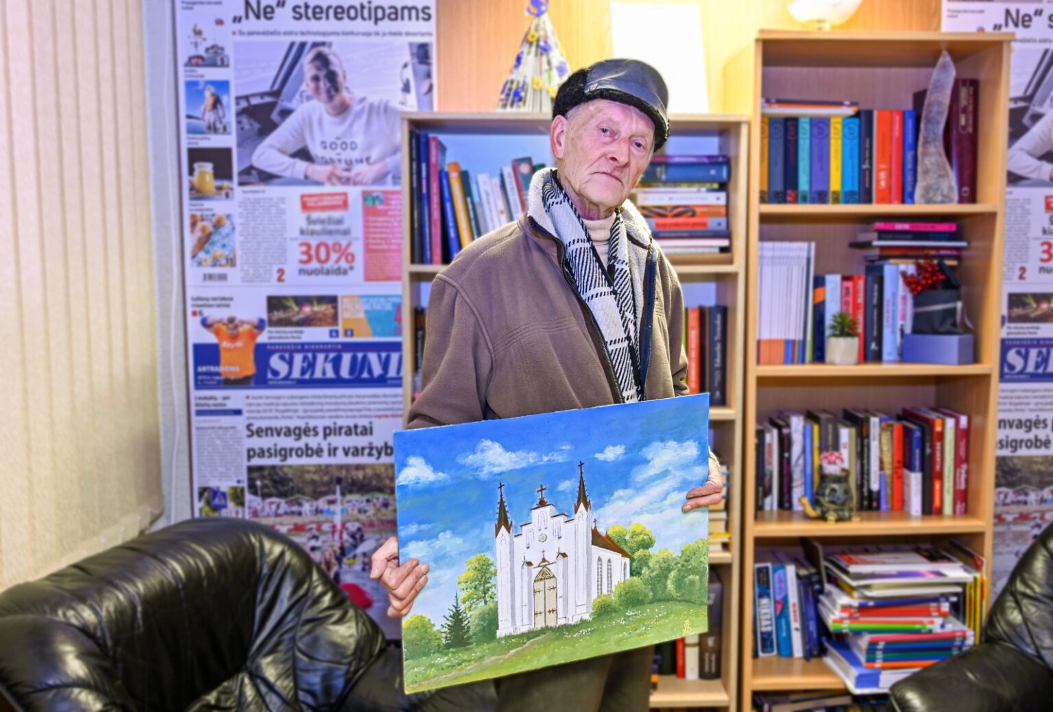 Kadaise sovietų kareivių sugriauta Pajuosčio dvaro koplyčia nenuėjo į užmarštį. Panevėžietis Antanas Šukys tebesaugo dar 1961-aisiais paties tapytą jos paveikslą.