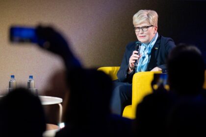 Premjerė Ingrida Šimonytė tikina, kad krašto apsaugos ministro Arvydo Anušausko atsistatydinimas nėra susijęs su kaip nors staiga pakitusia Lietuvos nacionalinio saugumo būkle ar neigiamomis žiniomis apie ministerijos veiklą.