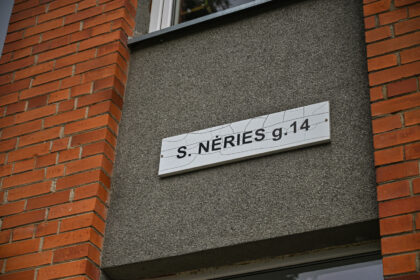 Trijų gyvenviečių Panevėžio rajone kai kuriems gyventojams gali tekti keisti namų adresus. Seimo sudaryta Desovietizacijos komisija ragina pervadinti šalyje esančias Salomėjos Nėries vardu pavadintas gatves.