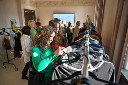 Panevėžyje prigyja nauja tradicija – drabužių mainytuvės.