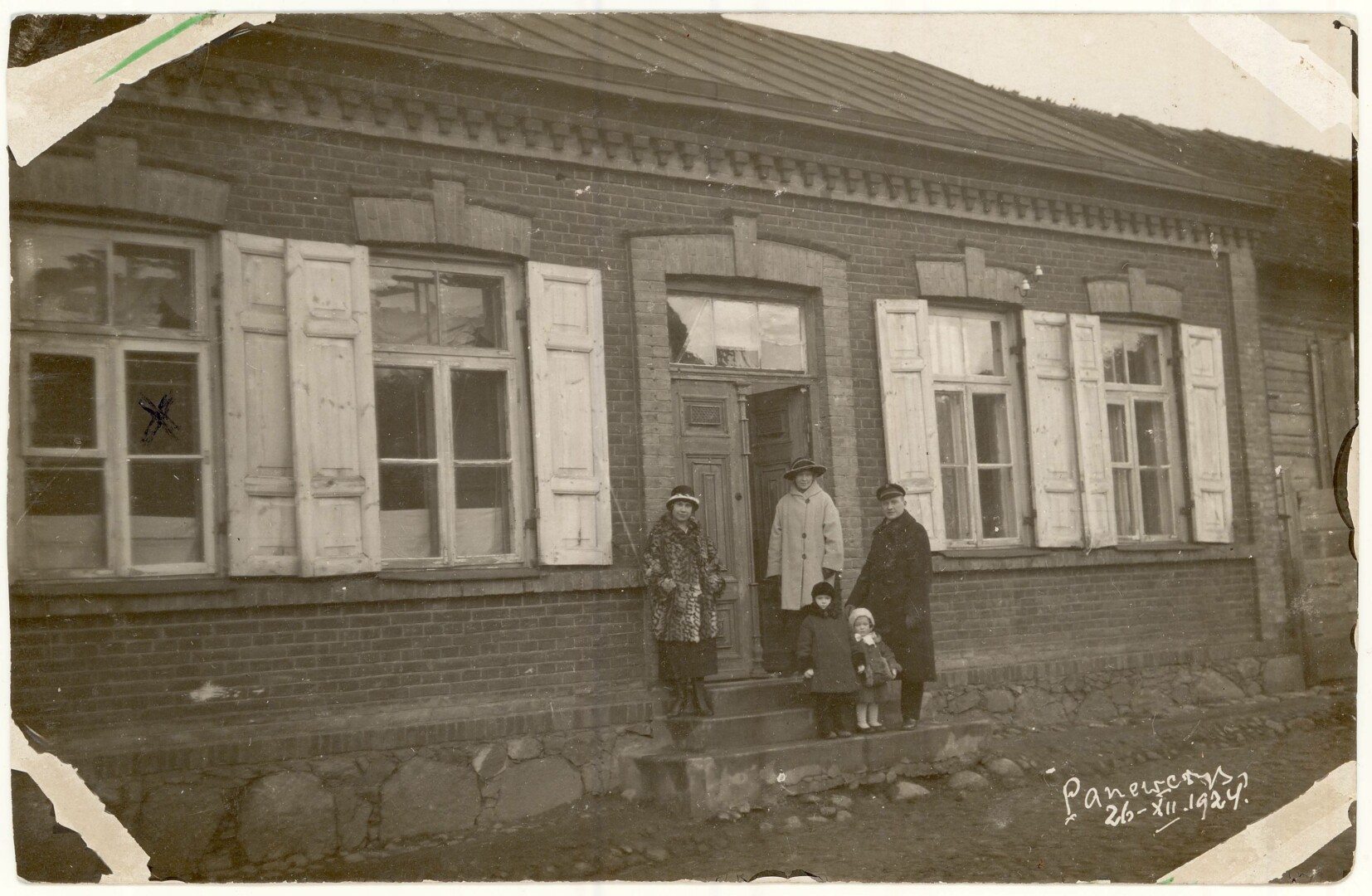 Apskrities viršininkų namas tuometėje Marijos gatvėje. Panevėžio kraštotyros muziejaus fondų nuotr.