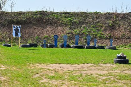 Vienintelė Panevėžio mieste bei rajone esanti šaudykla, kurioje treniruojasi ir policijos pareigūnai, atsidūrė tų pačių pareigūnų akiratyje.