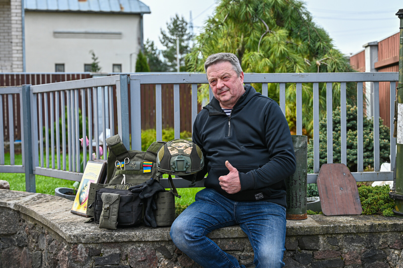 Artimiesiems Artūras Šipelis pirmą kartą pranešė vykstantis į karo zoną tik likus porai valandų iki kelionės. Žmona jau žino, kad sutuoktinio niekas nesulaikys, tad, nors kaskart išleidžianti su didžiuliu nerimu, didžiuojasi vyru ir stengiasi jį palaikyti. P. ŽIDONIO nuotr.