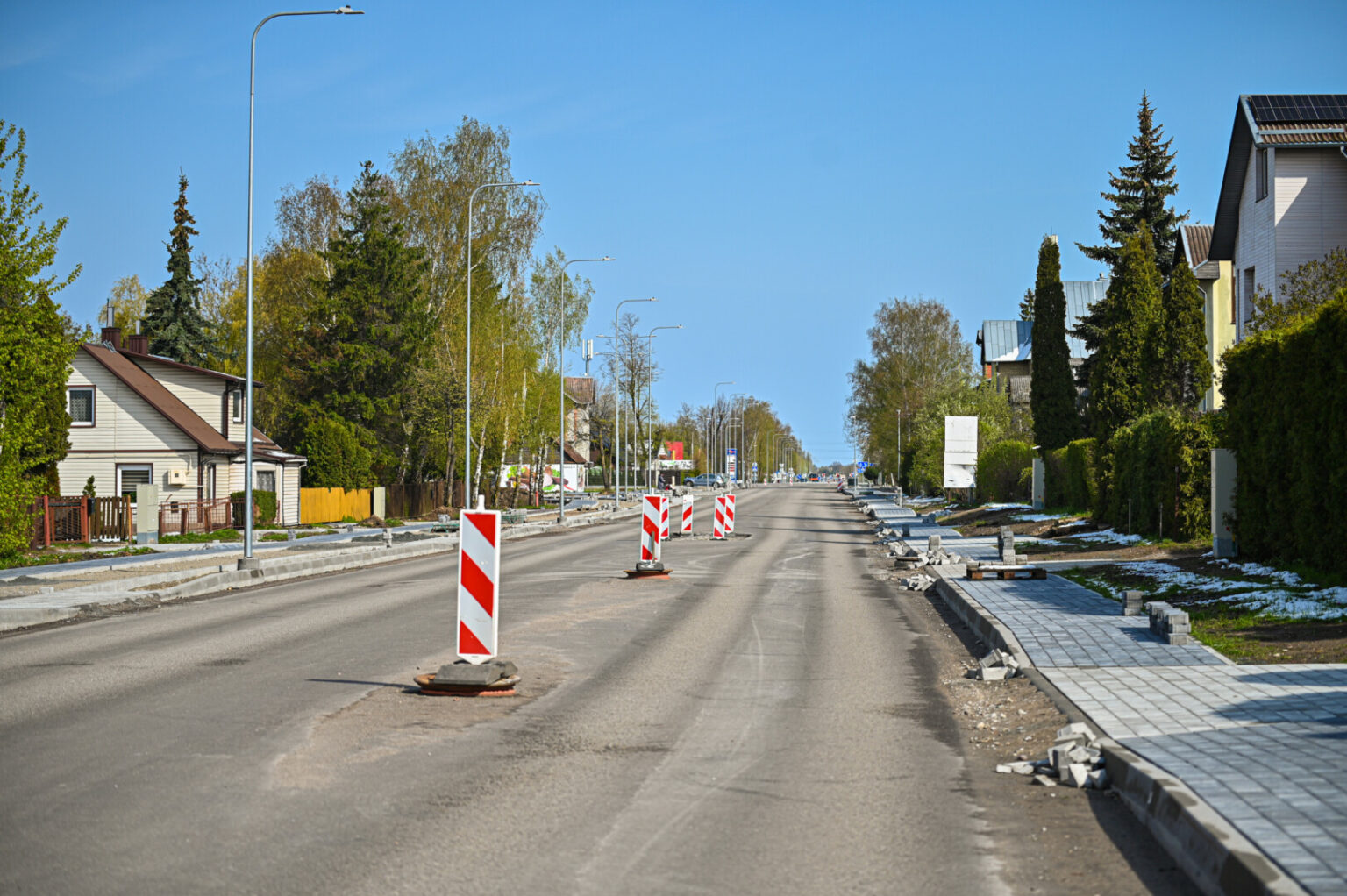 Jau daugiau kaip savaitė panevėžiečiai ir miesto svečiai priversti planuotis kitus kelionės maršrutus – arterinė Smėlynės gatvės atkarpa nuo geležinkelio pervažos iki Šiaurinės gatvės žiedo uždaryta rekonstrukcijai.