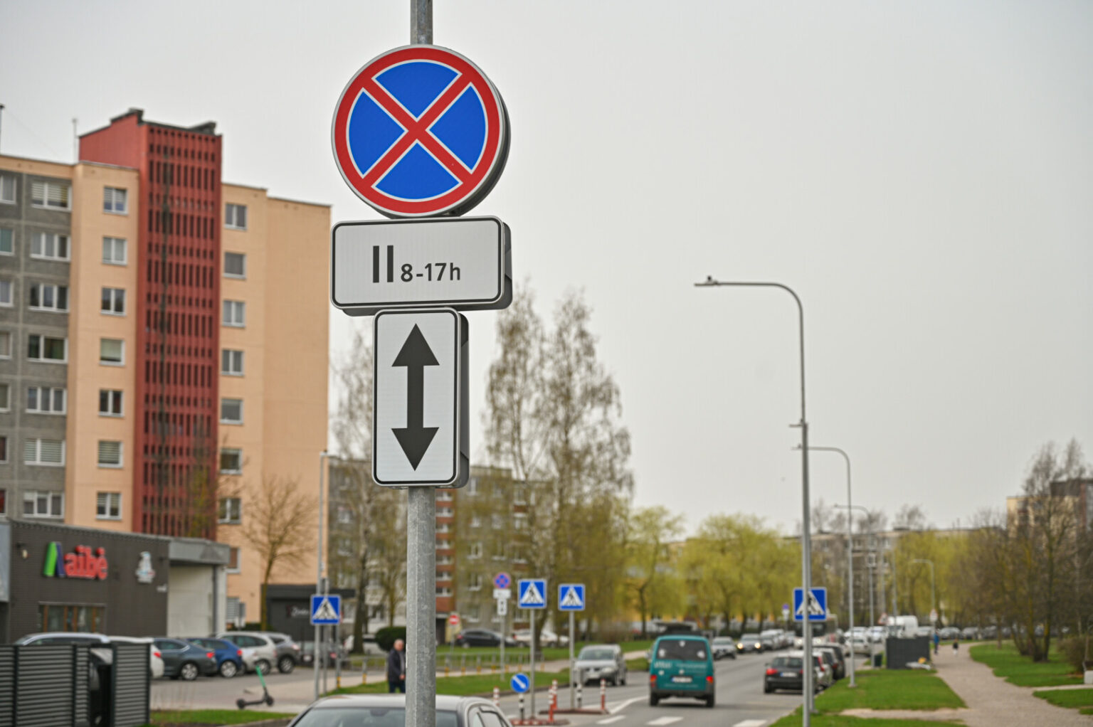 Panevėžyje daugėja gatvių, kuriose nebeleidžiama kada panorėjus statyti automobilio.