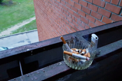 Seime gimė nauja idėja dėl prieš trejetą metų įsigaliojusio draudimo rūkyti daugiabučio balkonuose, jei tam prieštarauja bent vienas namo gyventojas.