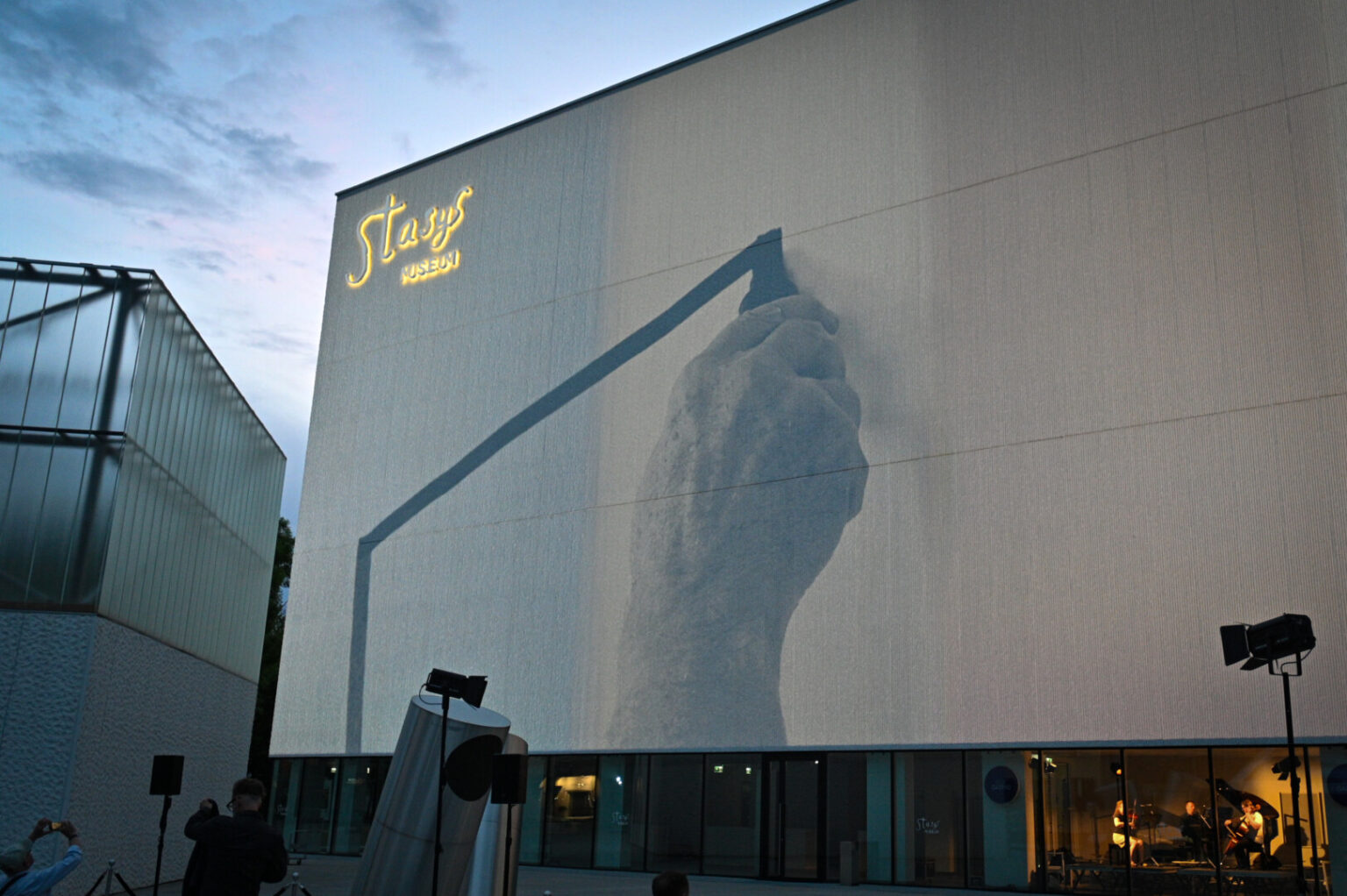 Į provincijos nykumą prieš gerą dešimtmetį dar grimzdęs Panevėžys šiandien karūnuojasi.