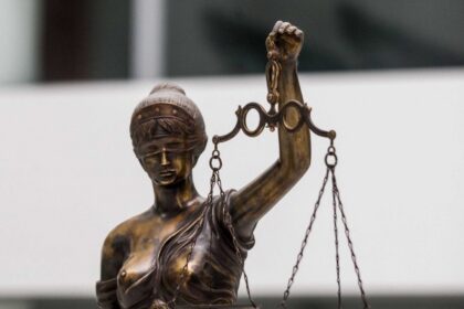 Kitados Panevėžio rajone veikusios garsios Gražinos ir Vidanto Grigaliūnų šeimynos tėvas dabar Alytaus kalėjime atlieka bausmę už seksualinius nusikaltimus prieš globotines.