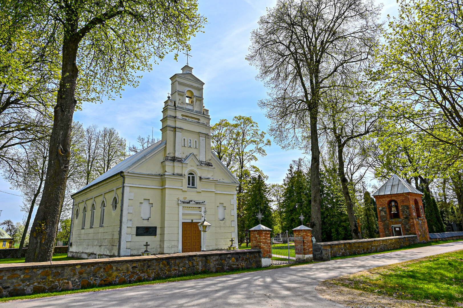 Prie Vadaktų bažnyčios taip pat palaidota daug bajorų, o paties Vadaktų dvaro nelikę. G. Kartano nuotr.