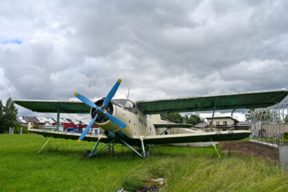 Prieš maždaug šešias dešimtis metų pietinėje Panevėžio pusėje plytėjo pieva, kurioje kilo ir leidosi lėktuvai.