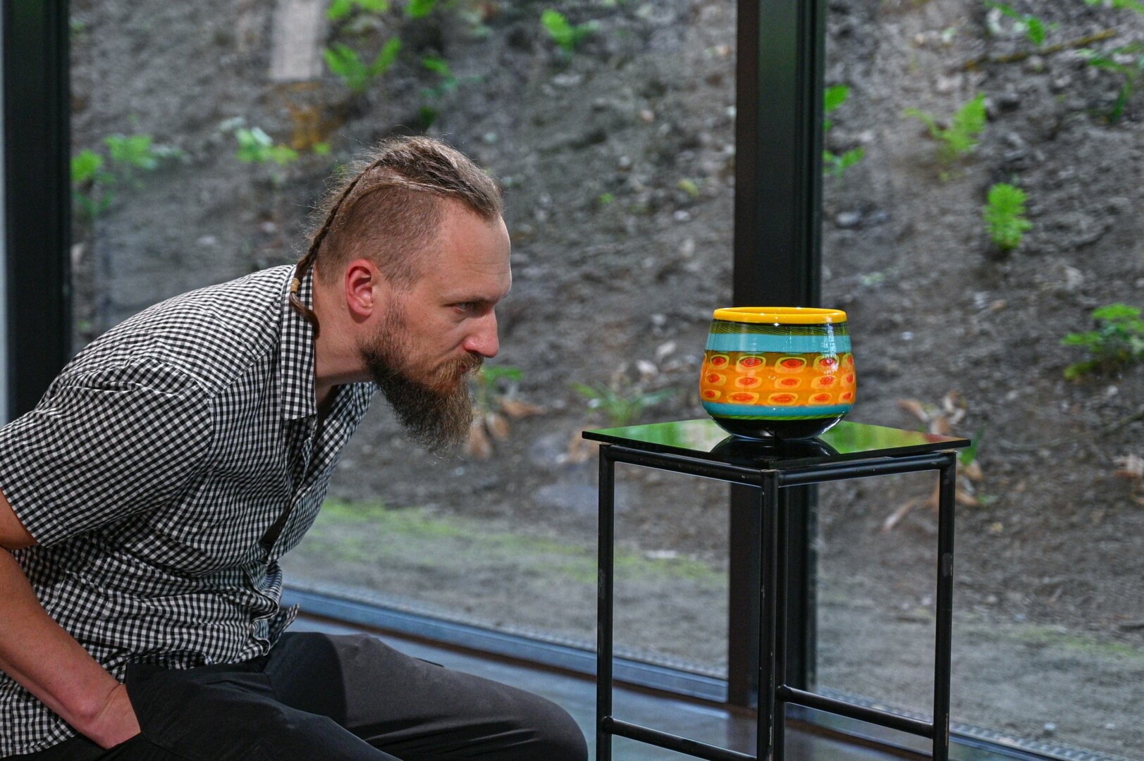 „Pragiedrulių“ kūrybiškumo centre eksponuojamoje parodoje lankytojų laukia ryškiaspalviai meniniai atradimai. P. ŽIDONIO nuotr.