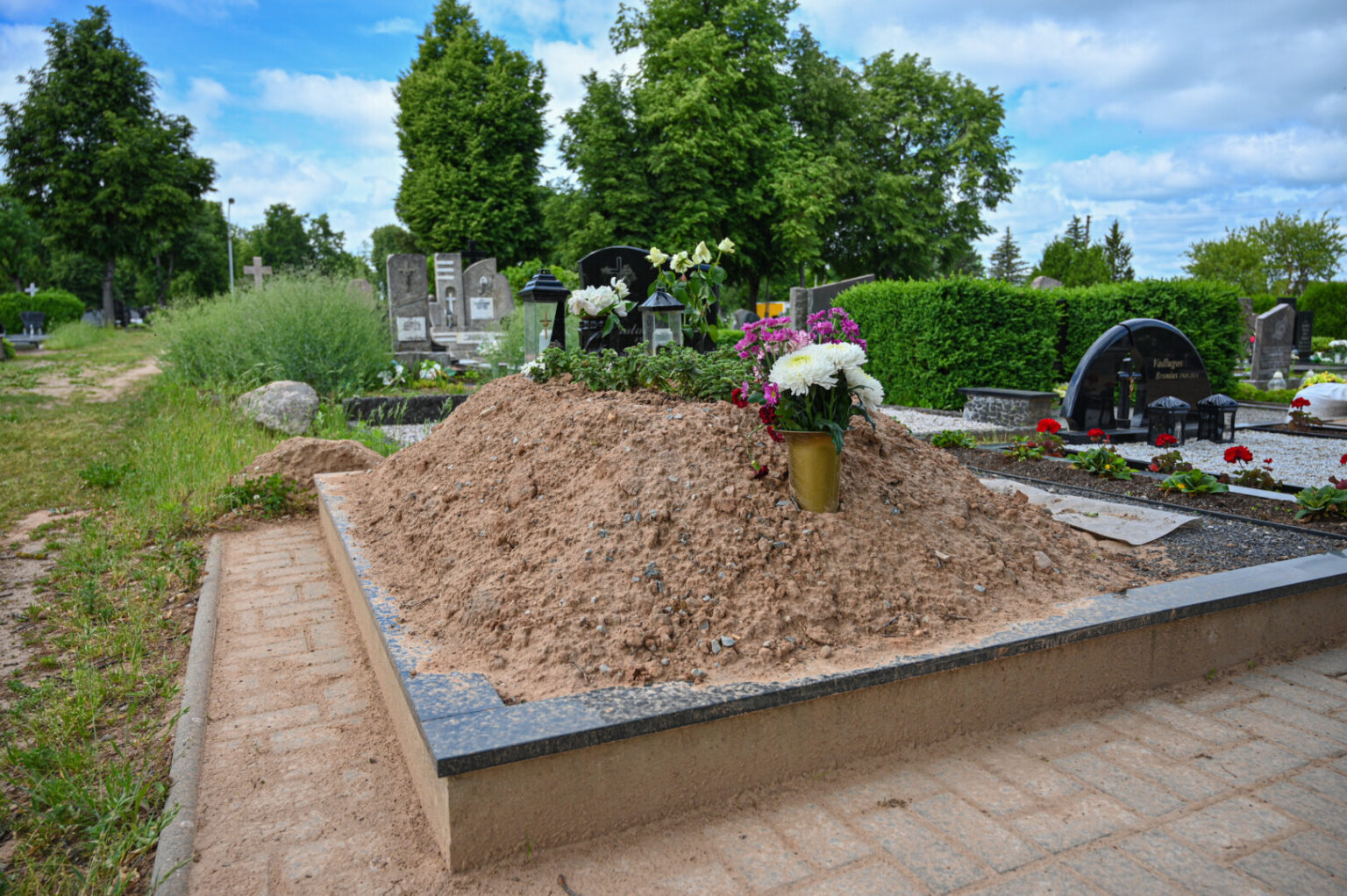 Šiuo metu mokamą 440-ies eurų laidojimo pašalpą jau spėta išvadinti pašaipa.