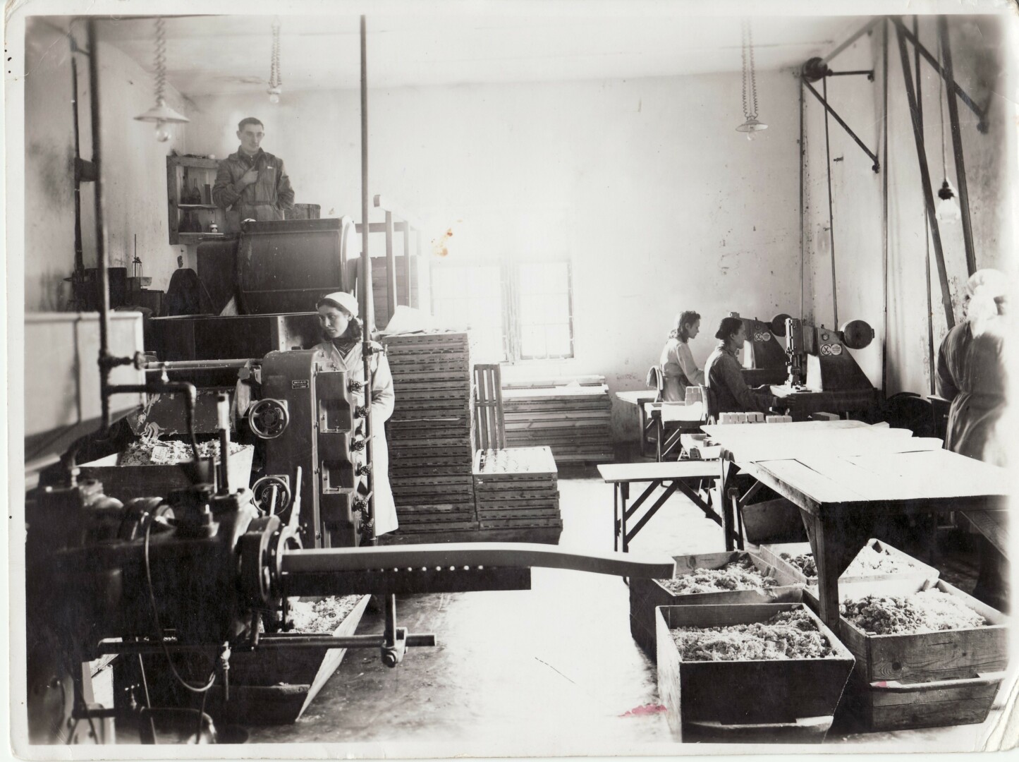 Darbai „Lietuvos muilo“ Panevėžio fabrike. Panevėžio kraštotyros muziejaus fondų nuotr.