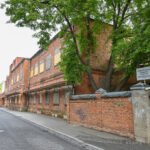 Begriūvantį konservų fabriką prikelti naujam gyvenimui ir paversti dar viena kultūros meka žadėję verslininkai spaudžia stabdžius. Supratę, kad iš Europos Sąjungos aruodų nepavyks gauti finansavimo, o kultūrinės erdvės niekuomet neatsipirks, keičia viso komplekso rekonstrukcijos projektą: koncertų sales ir meno erdves pakeis komercinės patalpos ir gyvenamieji būstai.