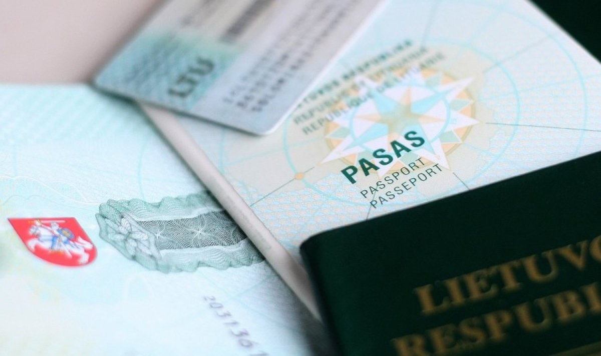 Seimo Teisės ir teisėtvarkos komitetas, svarstęs siūlymą leisti rašyti moterų pavardes su galūne -a, sprendimo nepriėmė.