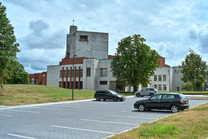 Miesto centre, Kultūros centro pašonėje gyvenantys panevėžiečiai tikriausiai ne mažiau nei ūkininkai meldžia lietaus.