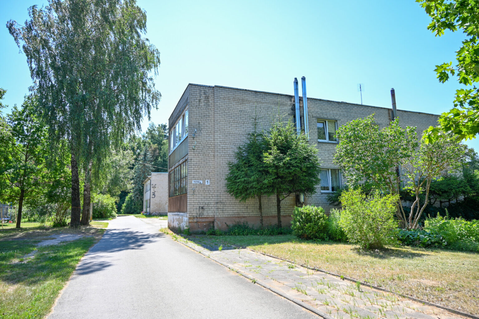 Mirties fabriku išvadinę Šilagalio pašonėje ketinamą statyti krematoriumą, kaimo gyventojai kaltina Panevėžio rajono valdžią nesiimant žygių, kad toks statinys būtų nukeltas kur nors į miškus.