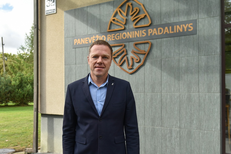 Giedriaus Bronušo teigimu, nors audros padaryta žala ne pati didžiausia, pažeistus medžius būtina sutvarkyti kaip įmanoma greičiau, kol juose neįsigalėjo žievėgraužiai. P. ŽIDONIO nuotr. 