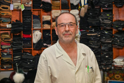 Iš pasaulio kultūros lopšio Florencijos grynakraujis florentietis Mauricijus Saturnis gyventi į Panevėžį persikėlė prieš devyniolika metų. Į Aukštaitijos sostinę jis perkėlė ir Italijoje savo įkurtą kailių bei odos gaminių verslą.