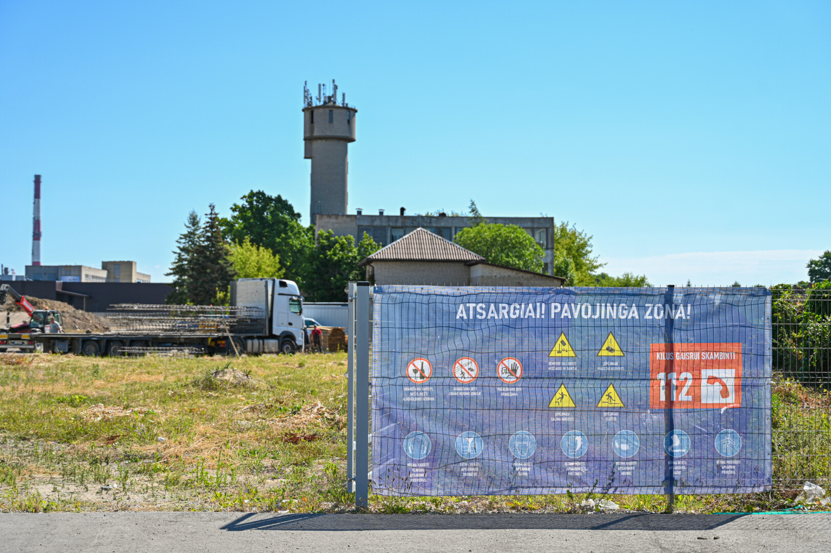 Šis vandentiekio bokštas taps naujojo prekybos parko simboliu. P. Židonio nuotr.