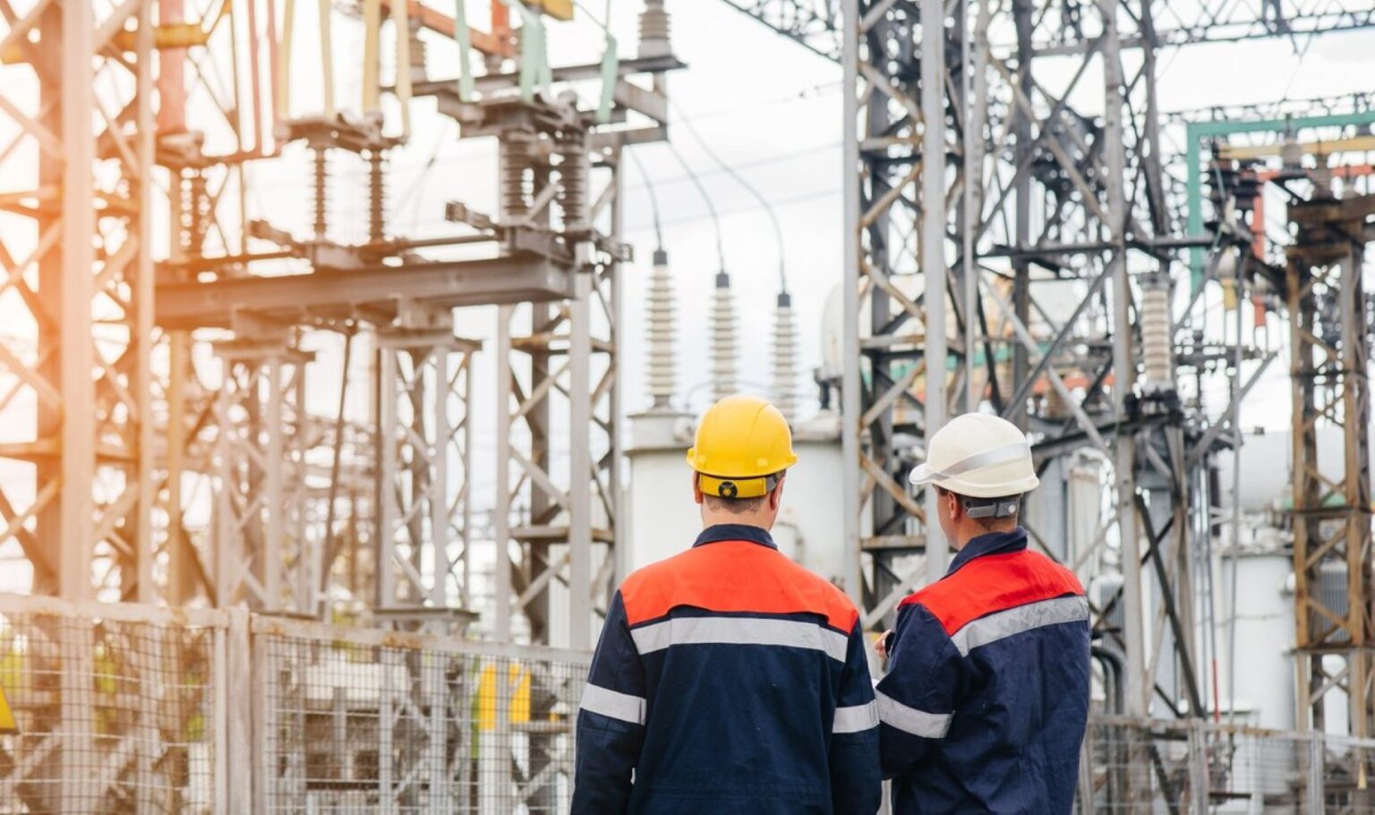 Baltijos šalių elektros perdavimo sistemų operatoriai per artimiausias savaitės planuoja informuoti rusiją ir Baltarusiją apie nepratęsiamą bendros su šiomis šalimis elektros sistemos sutartį (BRELL) ir pasitraukimą iš rusiškos elektros sistemos 2025 metų vasarį, trečiadienį pranešė Energetikos ministerija.