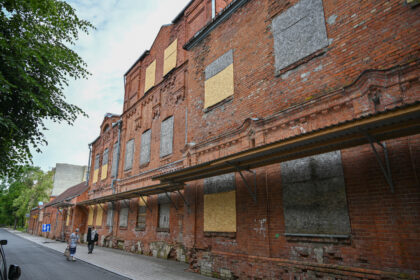 Miesto legendą – begriūvantį konservų fabriką prikelti naujam gyvenimui ir paversti dar viena kultūros meka žadėję verslininkai spaudžia stabdžius.