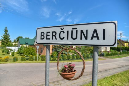 Rugpjūtis – ne tik derliaus nuėmimo, bet ir fermų kuopimo metas skystąjį jų turinį skleidžiant po laukus.