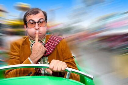 Ką daryti, jei ramiai keliauti galite tik pėsčiomis, nes bet kokia transporto priemonė sukelia jūrligės priepuolį? Atsisakyti malonumo keliauti, atostogas praleisti ant sofos? Na jau ne!