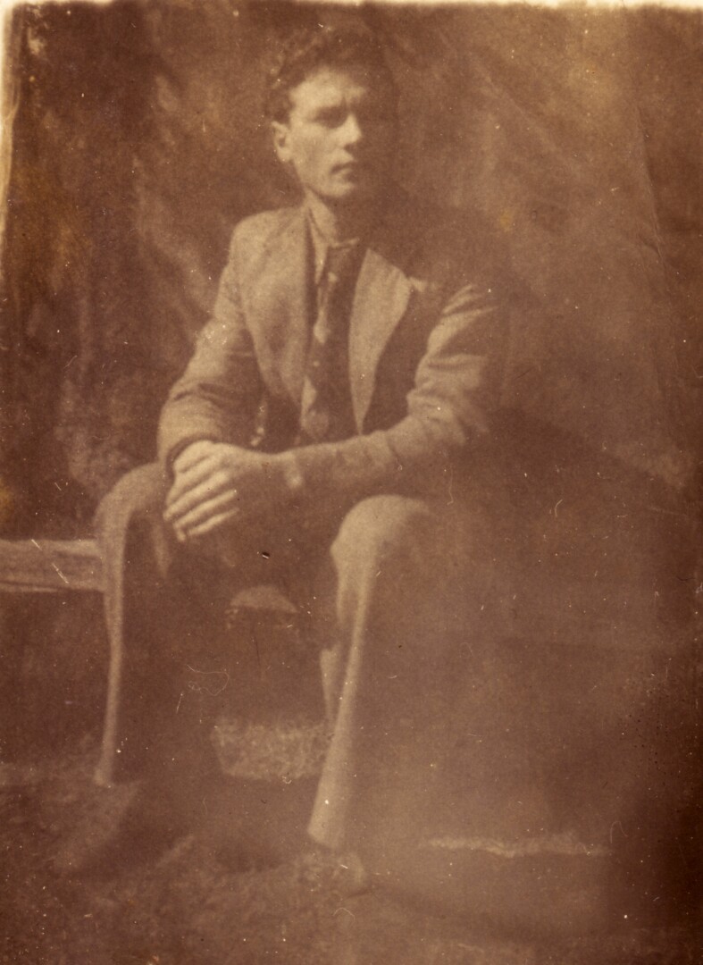 Albinas Bilinkevičius-Baltis. Vienintelė išlikusi partizano nuotrauka, jo paties padovanota Veronikai Masytei. XX a. 5-ojo dešimtmečio vidurys. Romo KAUNIEČIO archyvas