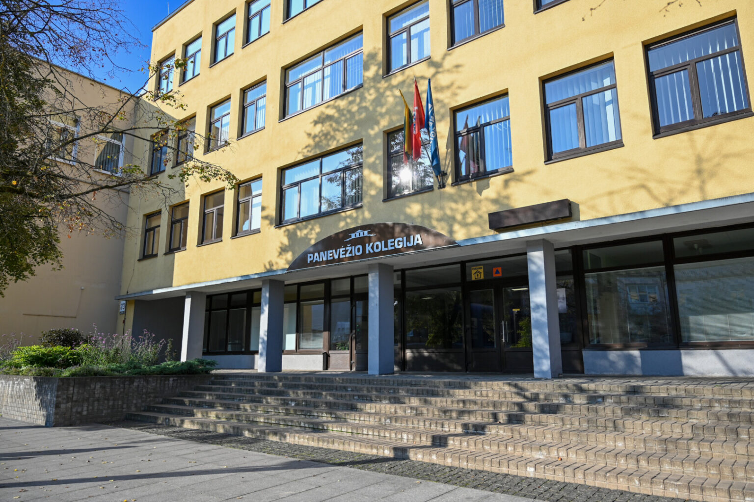 Prastėjanti demografinė situacija ir reikalavimas aukštųjų mokyklų duris atverti tik išlaikiusiems tris valstybinius, tarp jų ir matematikos, egzaminus, koreguoja universitetų bei kolegijų veiklą.