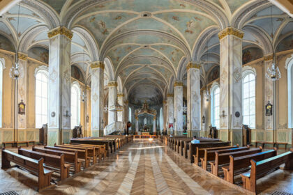 Melsvai nudažyti katedros lubas buvo pirmojo Panevėžio vyskupo Kazimiero Paltaroko sumanymas. P. ŽIDONIO nuotr.