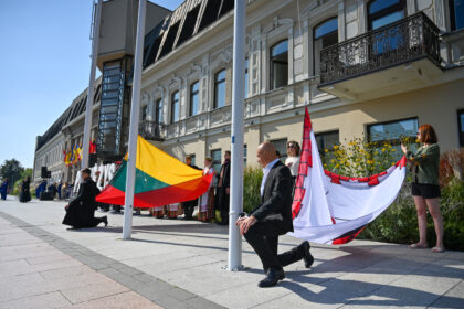 Panevėžiui švenčiant 521-ąjį gimtadienį, šiandien prie miesto Savivaldybės vyko iškilminga vėliavos kėlimo ceremonija.