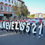 Panevėžio gatves užliejo minios žmonių – šeštadienio pavakarę surengta jau tradicine tapusi miesto gimtadienio eisena.