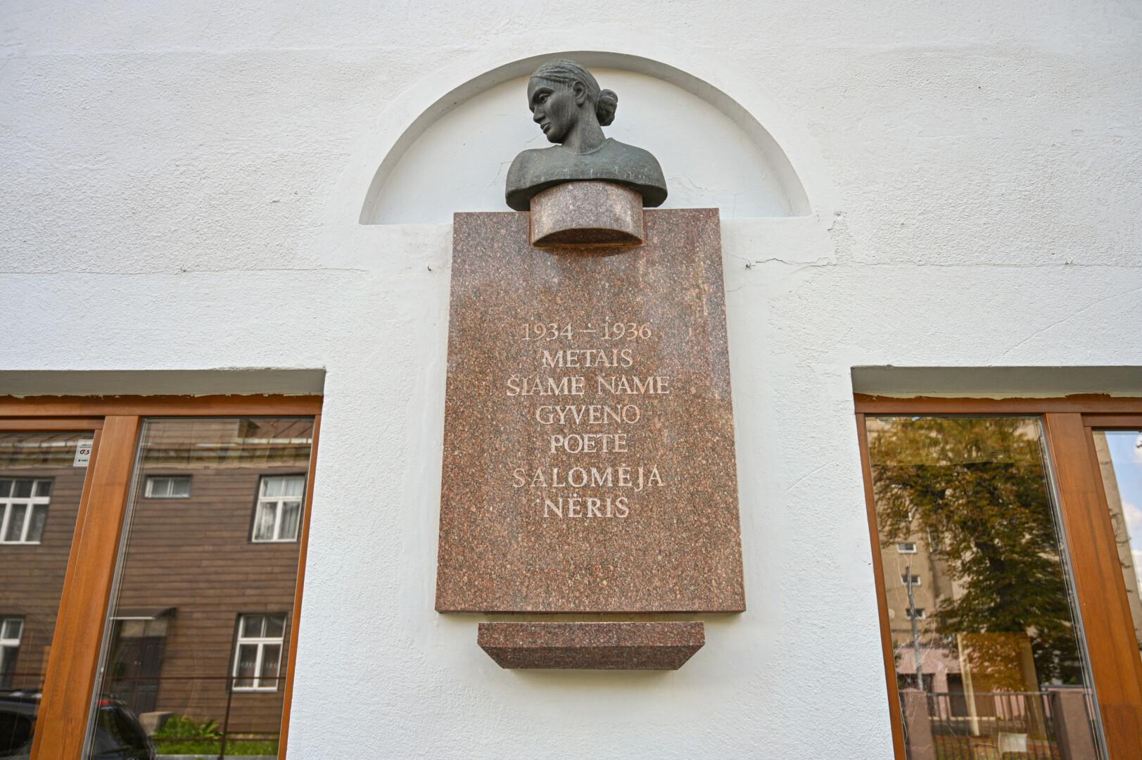 Panevėžio savivaldybė laukia Desovietizacijos komisijos atsakymo, kaip pasielgti su atminimo lenta Salomėjai Nėriai. P. ŽIDONIO nuotr. 