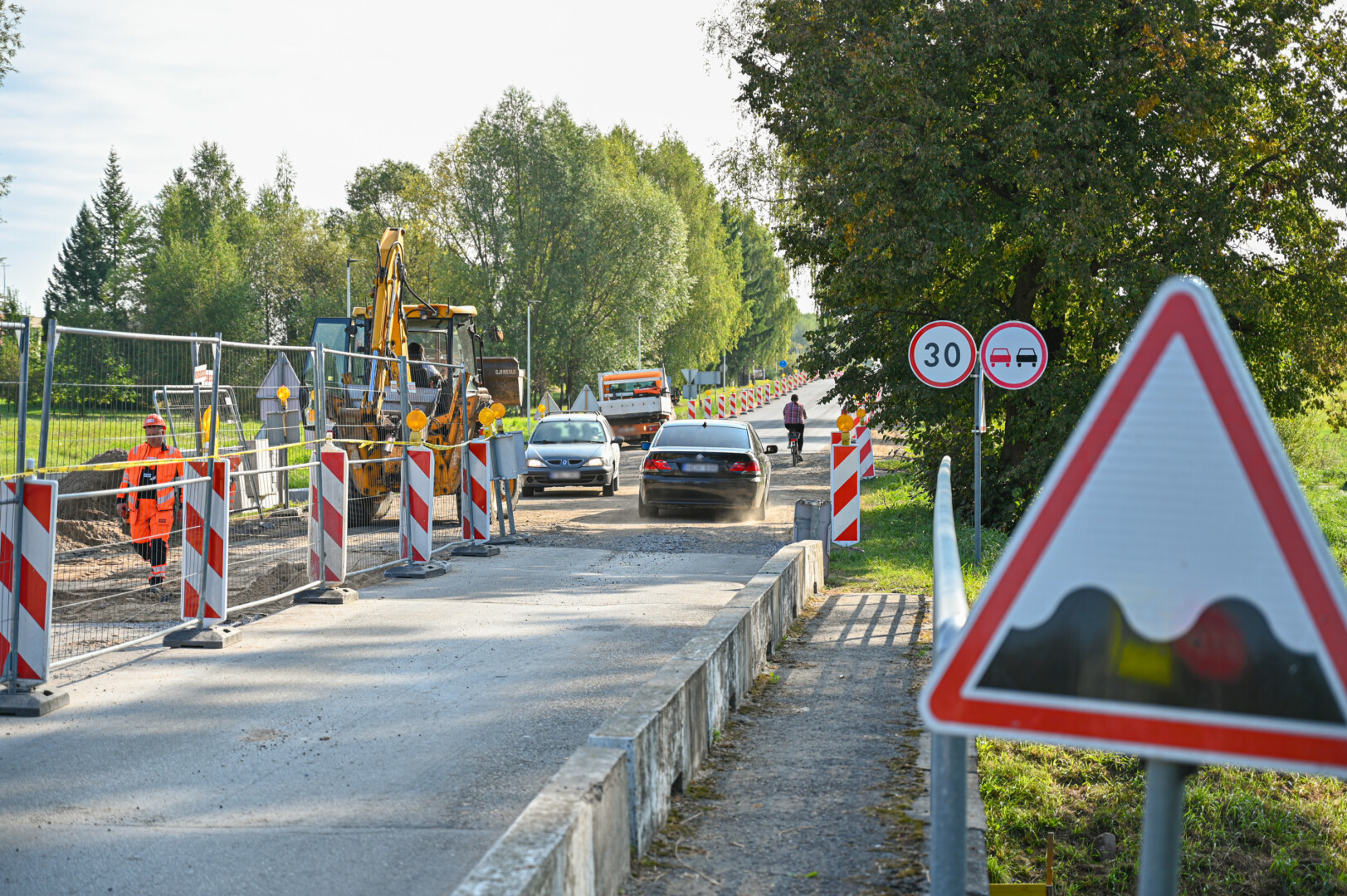 Šiuo metu intensyviai tvarkomas Ramygalos–Vadoklių kelias. P. ŽIDONIO nuotr.