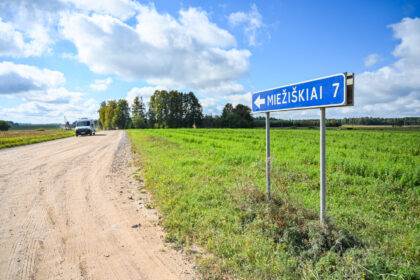 Kaip Vilniui įrodyti, kad regione kaimus su seniūnijos centru ir miestu jungiantis žvyrkelis beveik nebevažiuojamas?