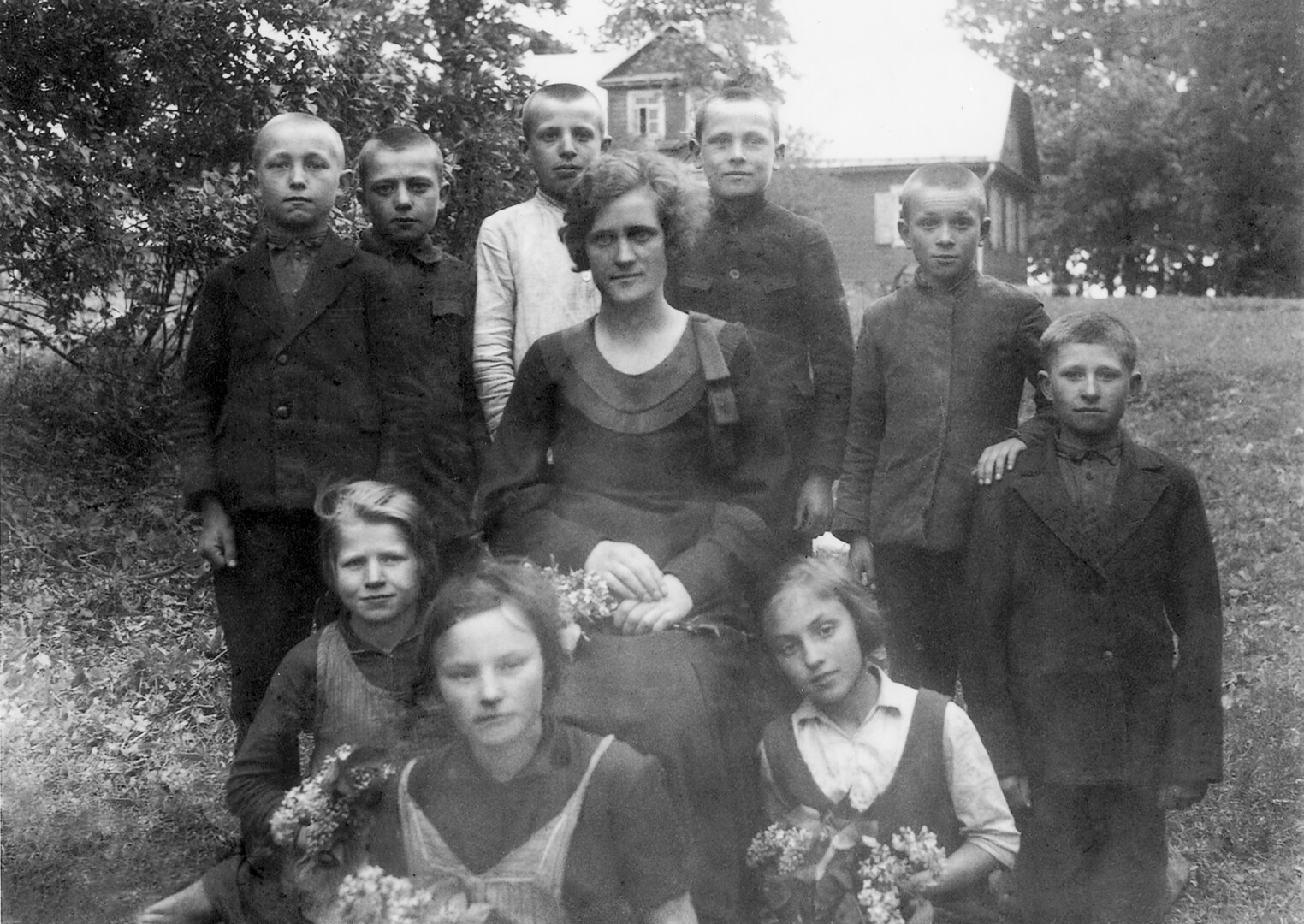 Nuotrauka, kurioje matyti Linkaučiuose stovėjęs dvaras. 1935-ieji. LINKAUČIŲ BIBLIOTEKOS saugoma nuotr.