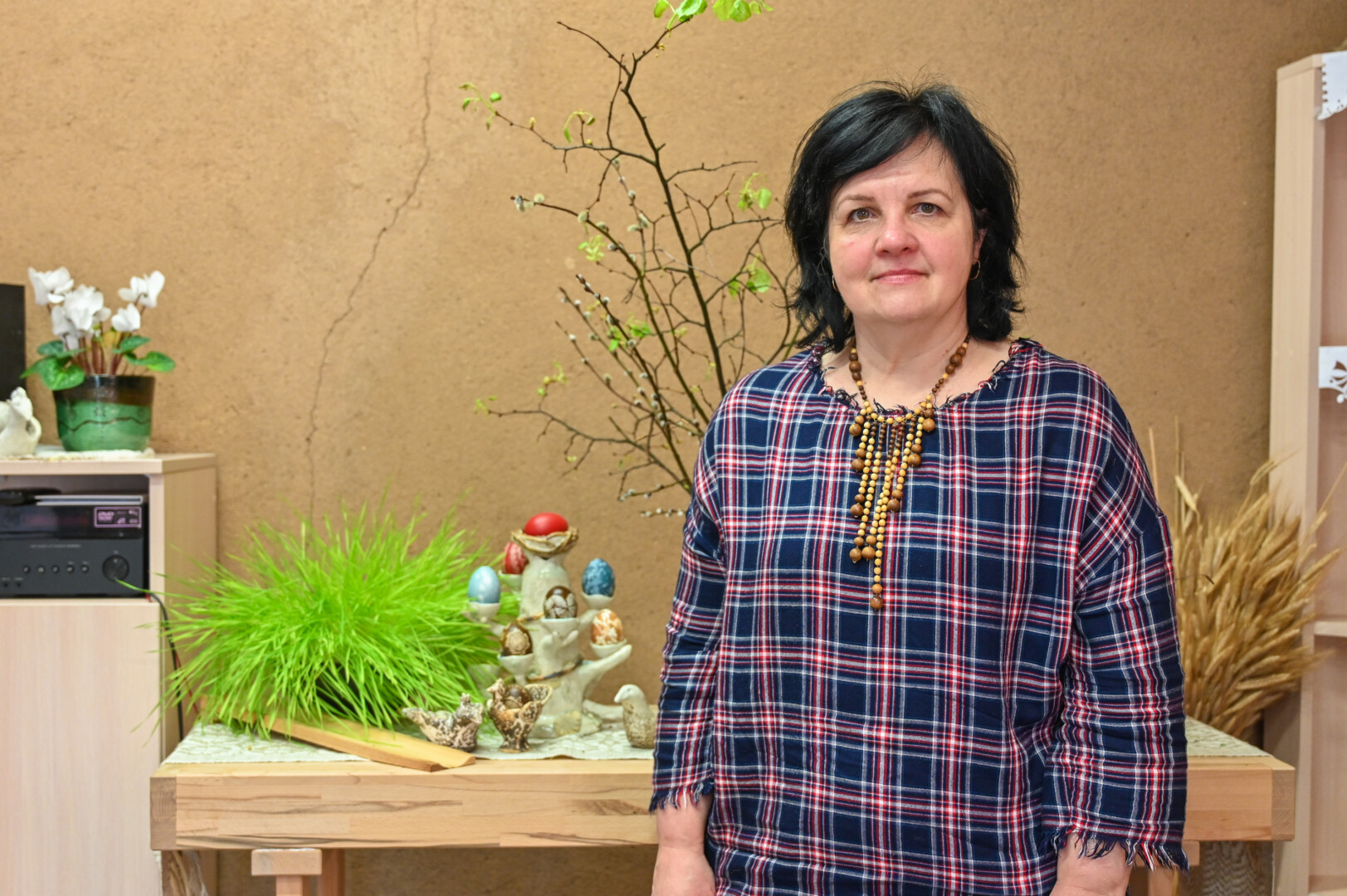 Panevėžio rajono laukuose nebelikus linų, Aušrai Sidorovienei su kolegomis teko išmokti patiems juos auginti. P. ŽIDONIO nuotr. 