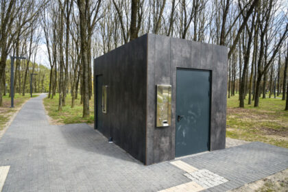 Vandalų suniokotus atliekų konteinerius nuolat atnaujinanti Panevėžio įmonė neatmeta, kad ateityje gali tekti ieškoti būdų, kaip juos apsaugoti ir nuo vagių.