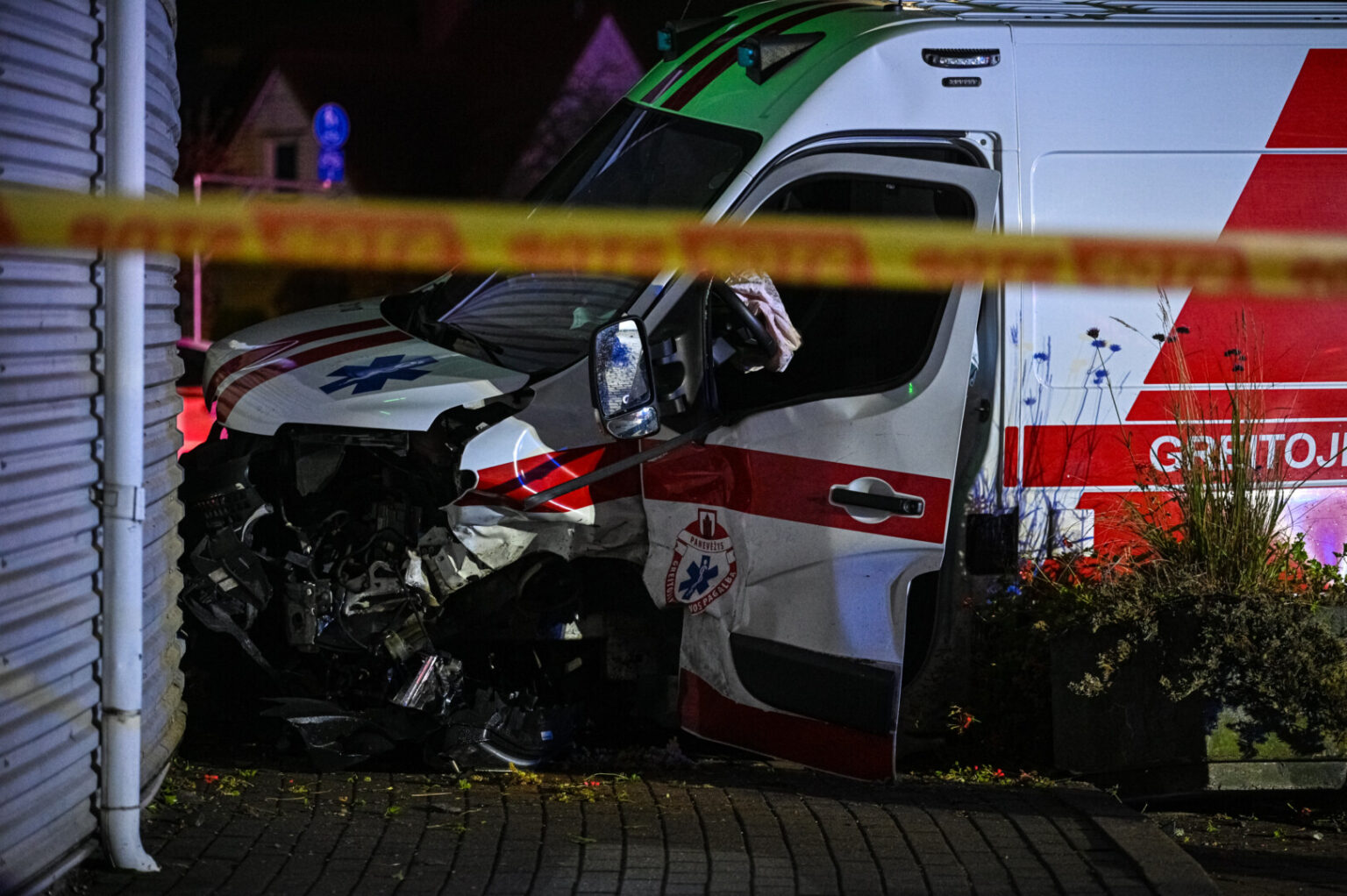 Teisės vairuoti neturinčio pavežėjo automobilis paskutinę spalio naktį Panevėžyje taranavo su įjungtais švyturėliais į ligoninę lėkusį greitosios medicinos pagalbos ekipažą.