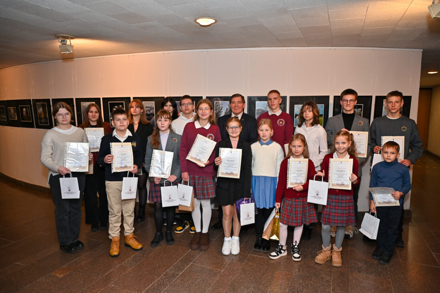 Panevėžio miesto savivaldybėje lapkričio 11 dieną įvyko moksleivių fotografijų konkurso „Panevėžys – mano miestas“ parodos atidarymas ir laimėtojų apdovanojimų ceremonija.