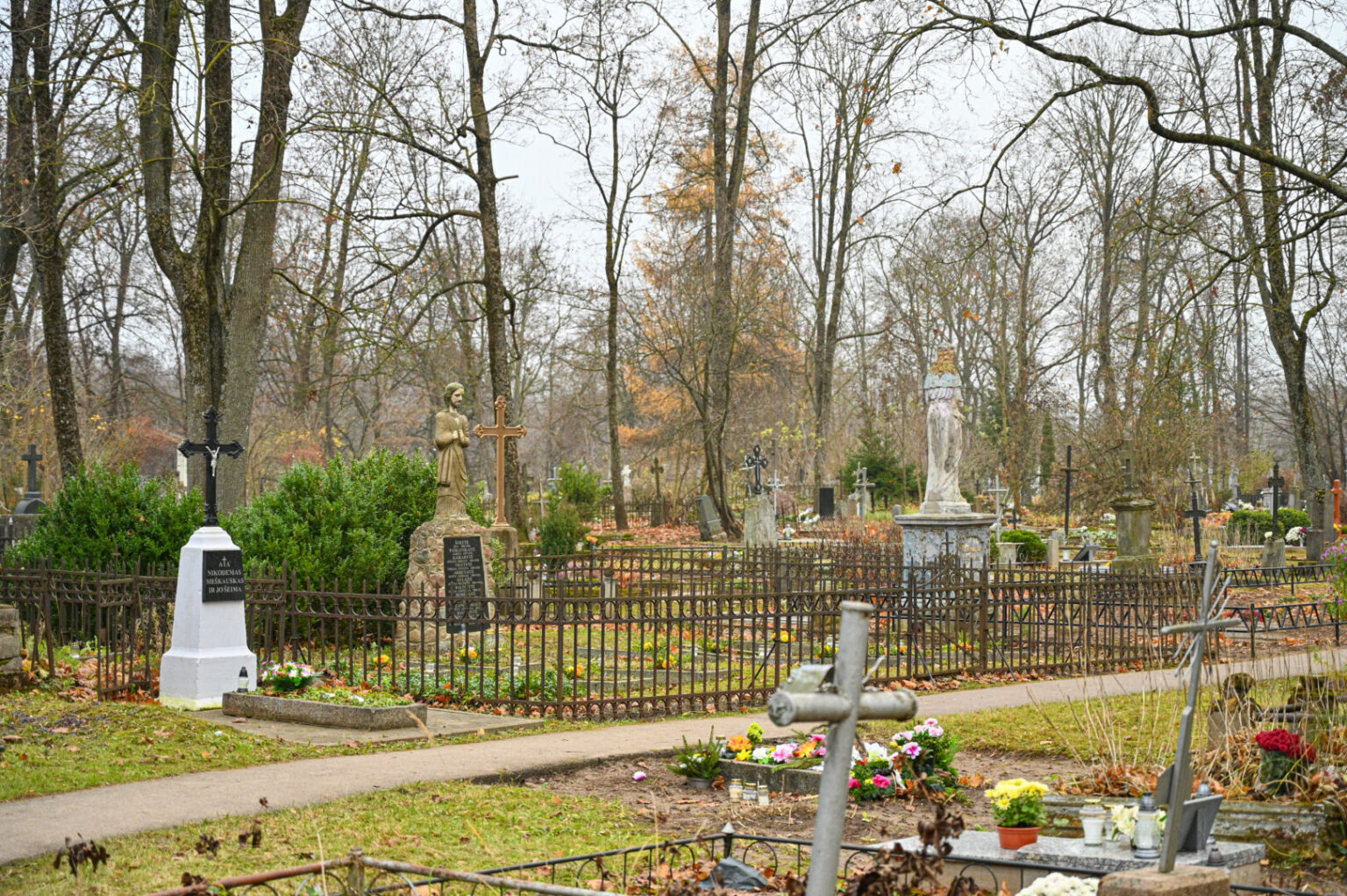 Panevėžyje įsikūrusios gyventojų bendruomenės sukurtas filmas apie istorines miesto senąsias kapines peraugo į tikrą detektyvą.